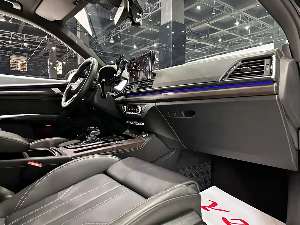 Audi Q5L 2024 — фото 12