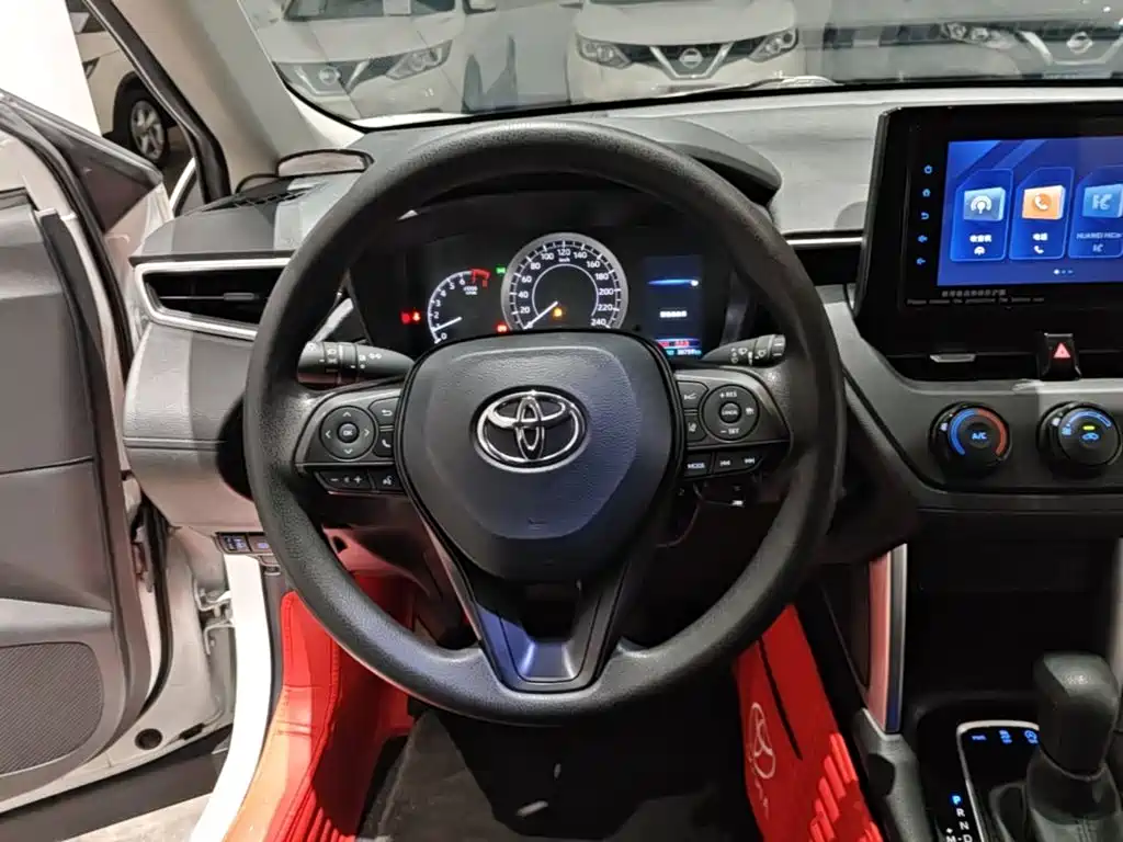 Toyota Corolla Cross 2022 — фото 11