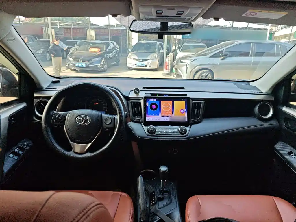 Toyota RAV4 2016 — фото 10