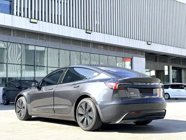 Tesla Model 3 2025