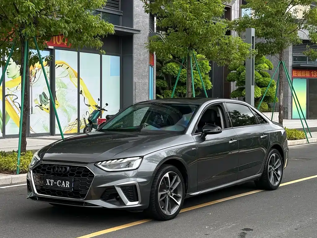 Audi A4L 2021 — фото 1