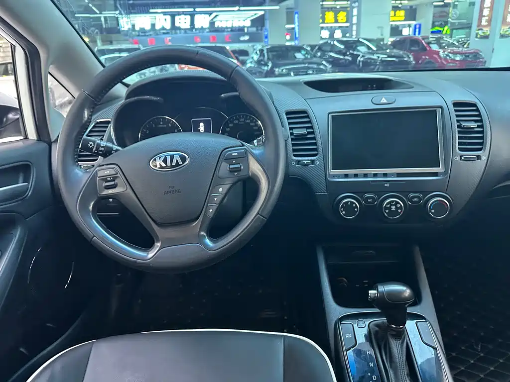 Kia K3 2017 — фото 13