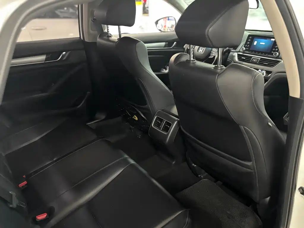 Honda Accord 2020 — фото 10