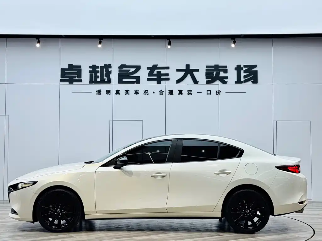 Mazda 3 Axela 2022 — фото 4