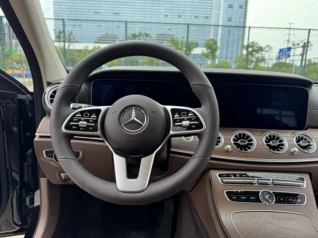 Mercedes-Benz E-Class 2020 — фото 10