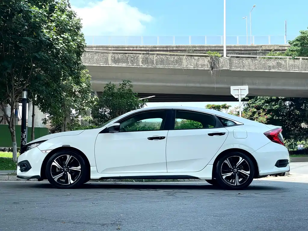 Honda Civic 2018 — фото 3