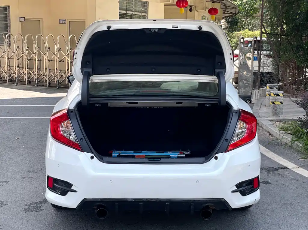 Honda Civic 2018 — фото 21