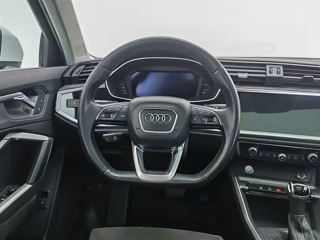 Audi Q3 2019 — фото 11