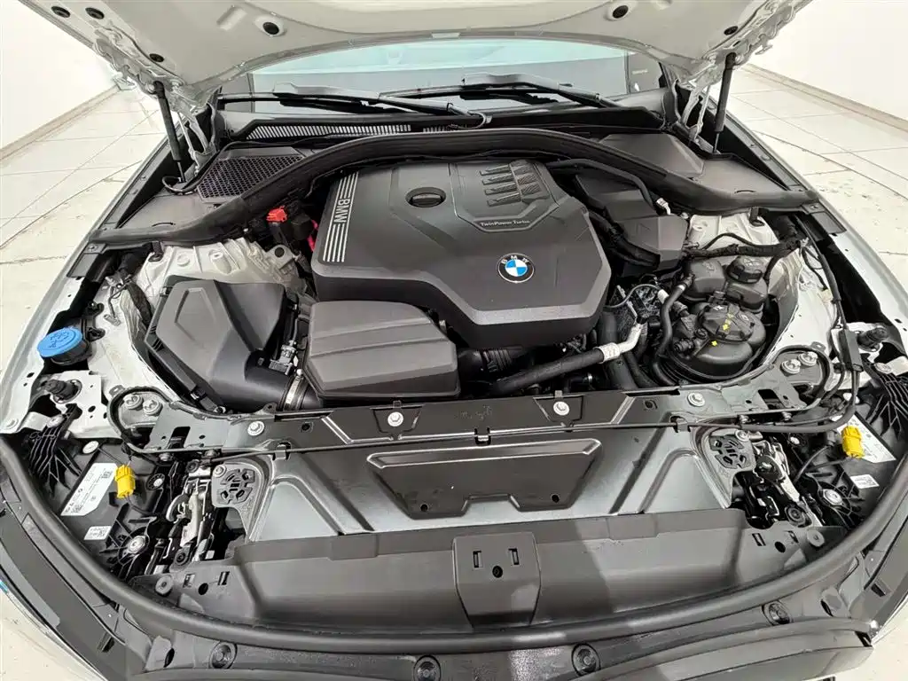 BMW 3 Series 2025 — фото 18