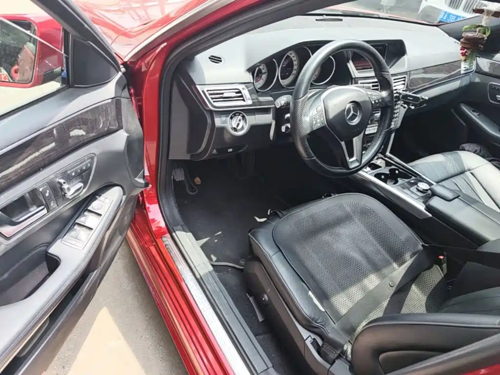 Mercedes-Benz E-Class 2015 — фото 16