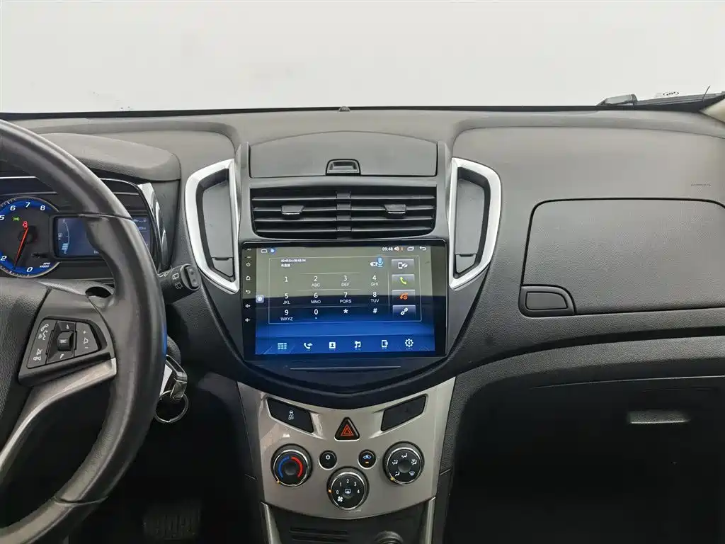 Chevrolet Trax 2015 — фото 12