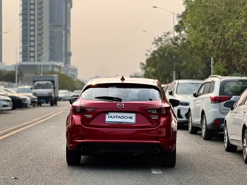Mazda 3 Axela 2018 — фото 13