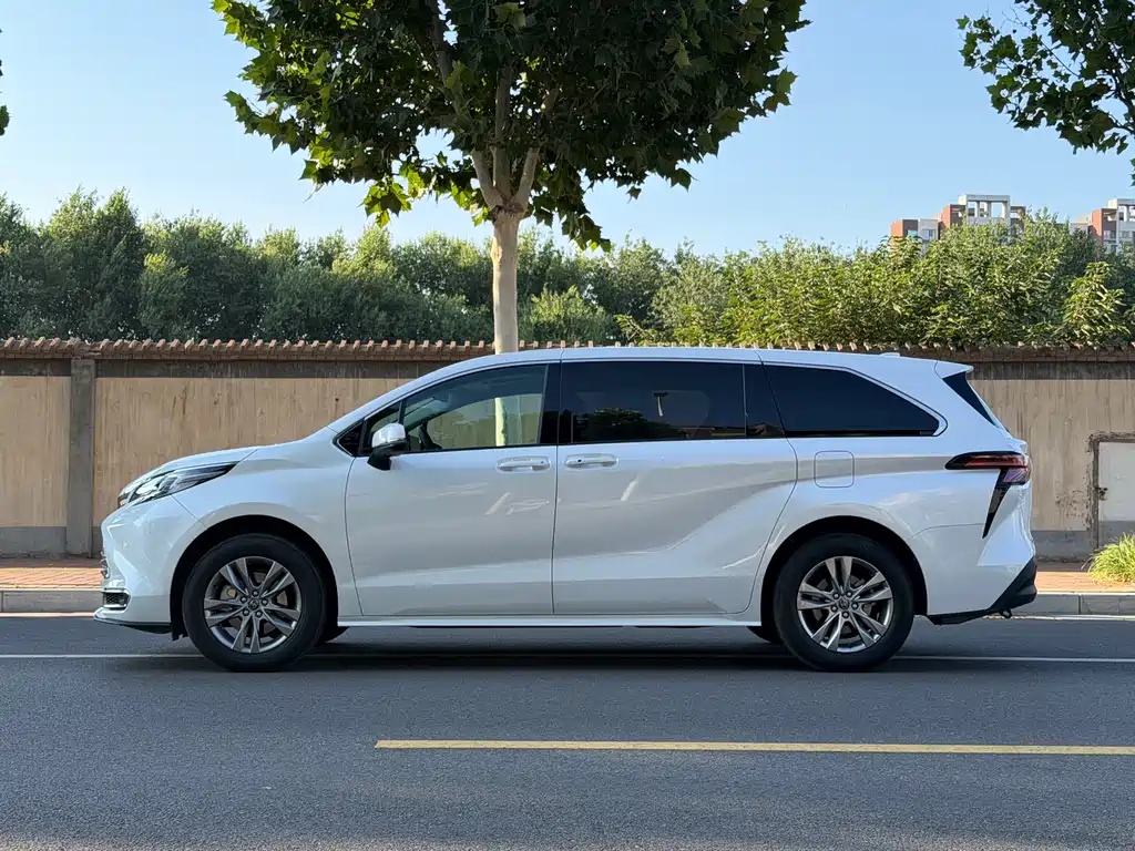 Toyota Sienna 2025