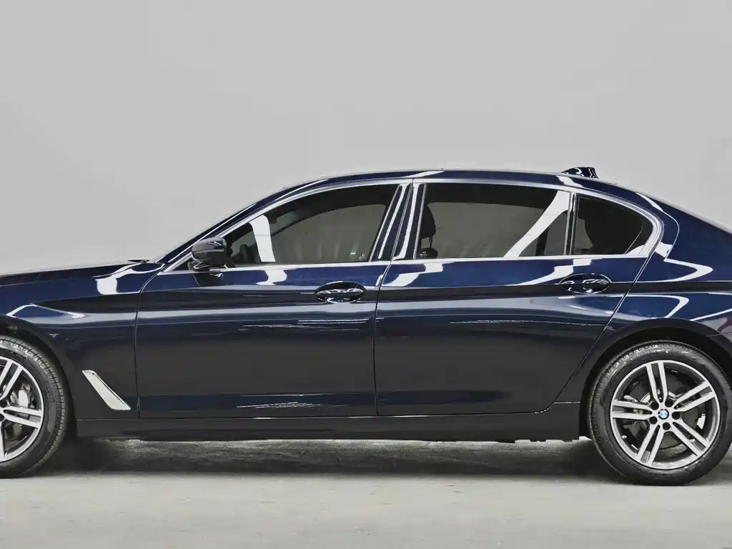 BMW 5 Series 2022 — фото 19