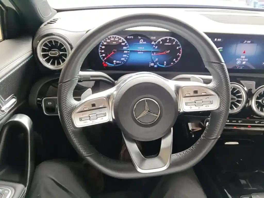 Mercedes-Benz A-Class 2023 — фото 11