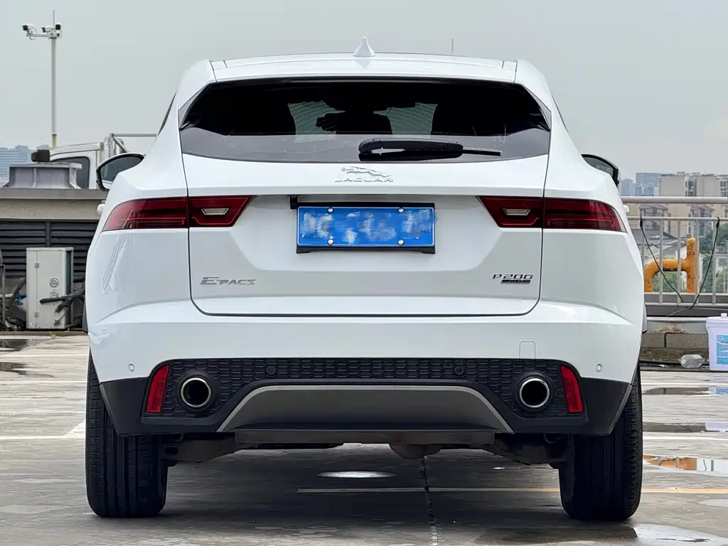 Jaguar E-PACE 2018 — фото 13