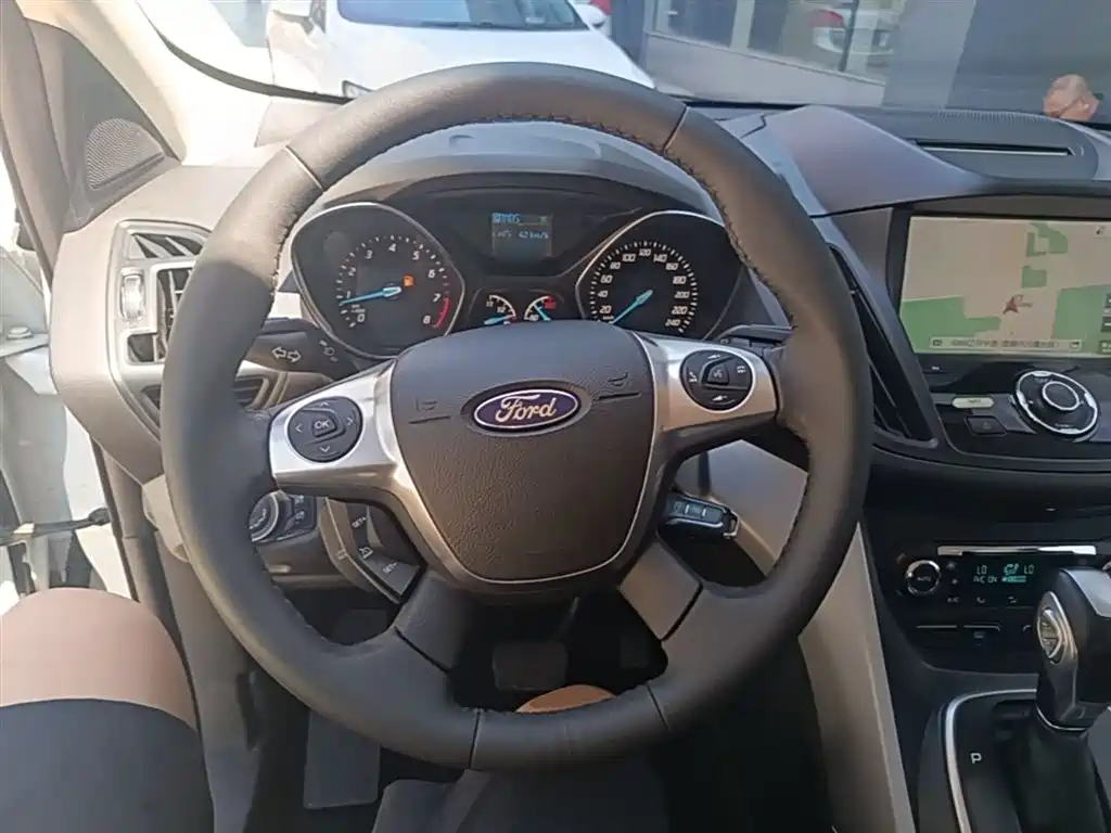 Ford Kuga 2015 — фото 11