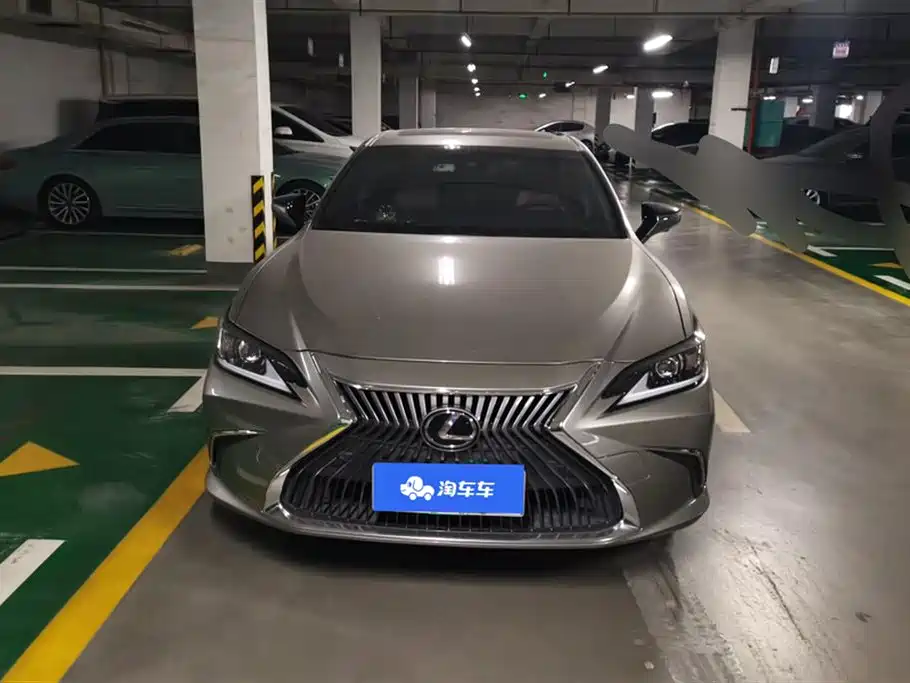 Lexus ES 2020