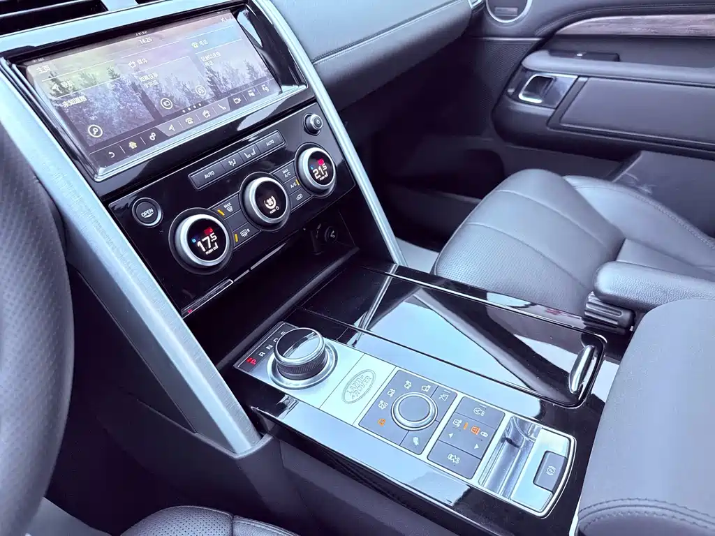 Land Rover Discovery 2019 — фото 19
