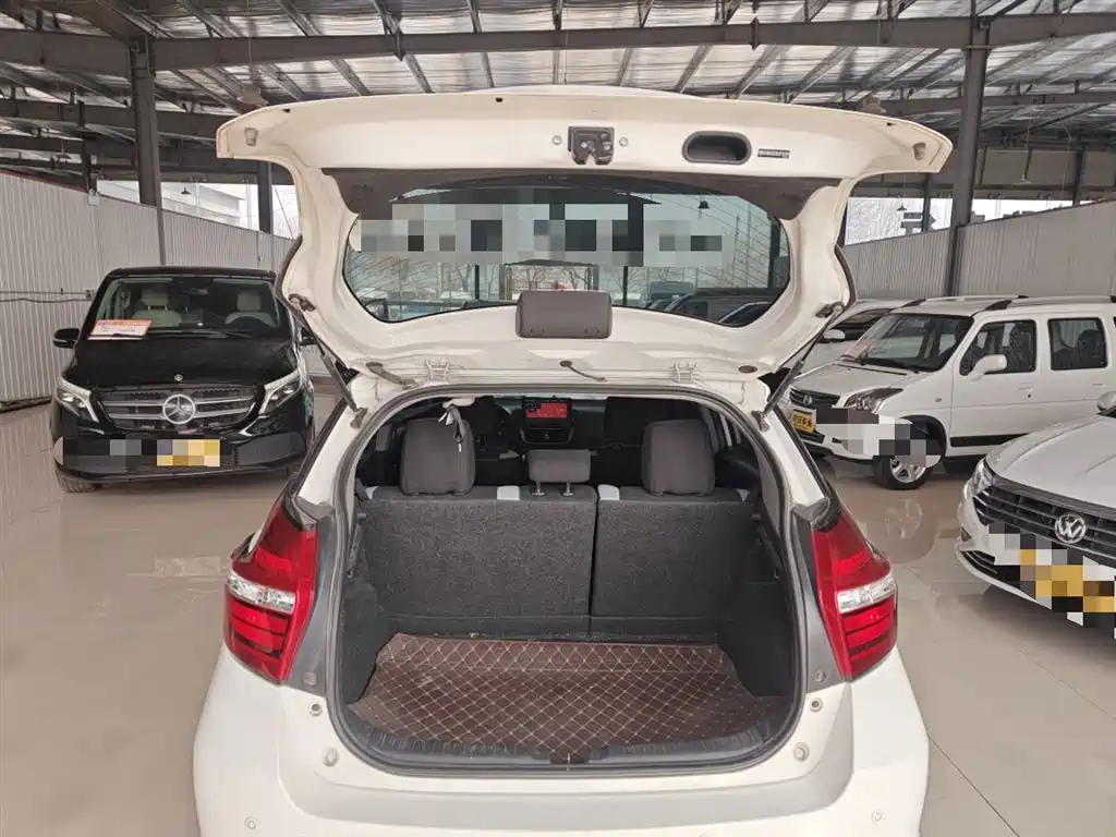Toyota Yaris L 2020 — фото 19