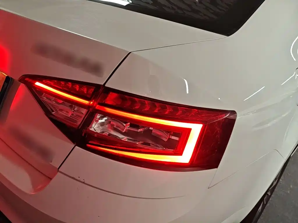 Skoda Octavia 2019 — фото 8
