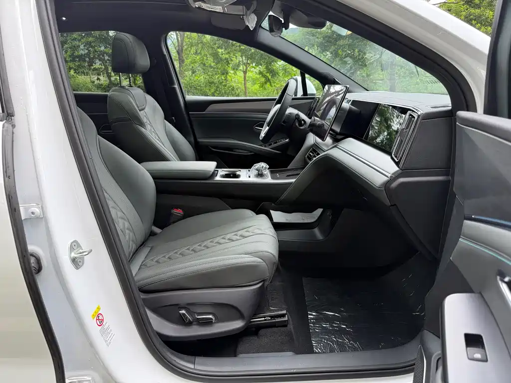 BYD L DM-i 2026 — фото 16