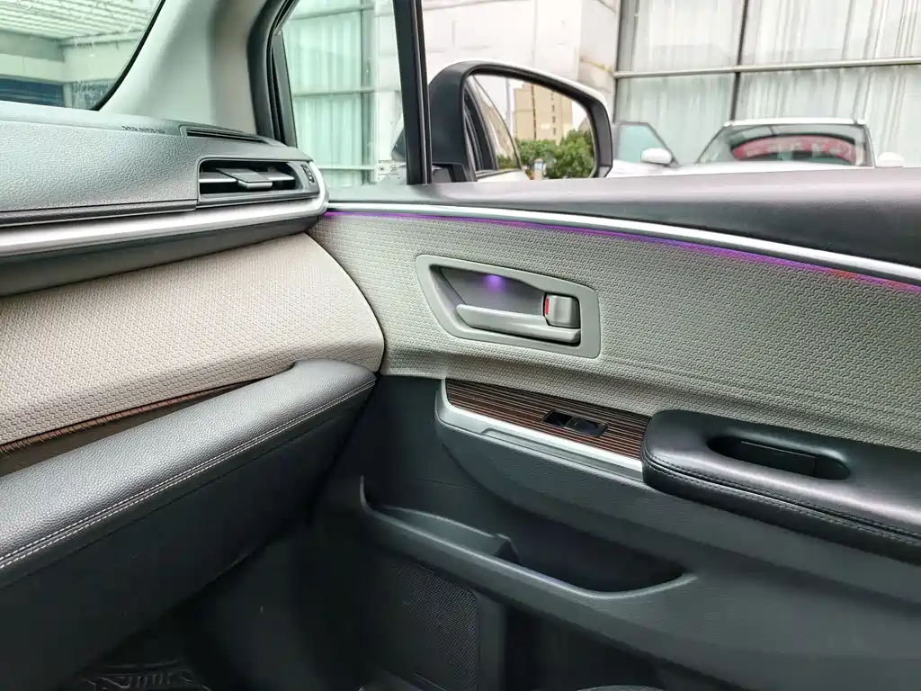 Toyota Sienna 2022 — фото 14
