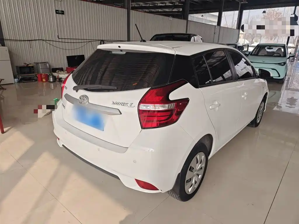 Toyota Yaris L 2020 — фото 7