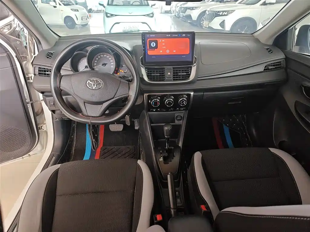 Toyota Yaris L 2020 — фото 10