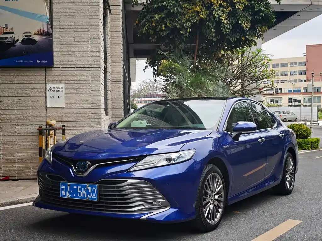 Toyota Camry 2019 — фото 1