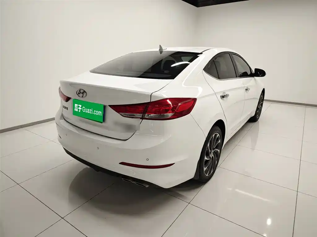 Hyundai Elantra 2020 — фото 7