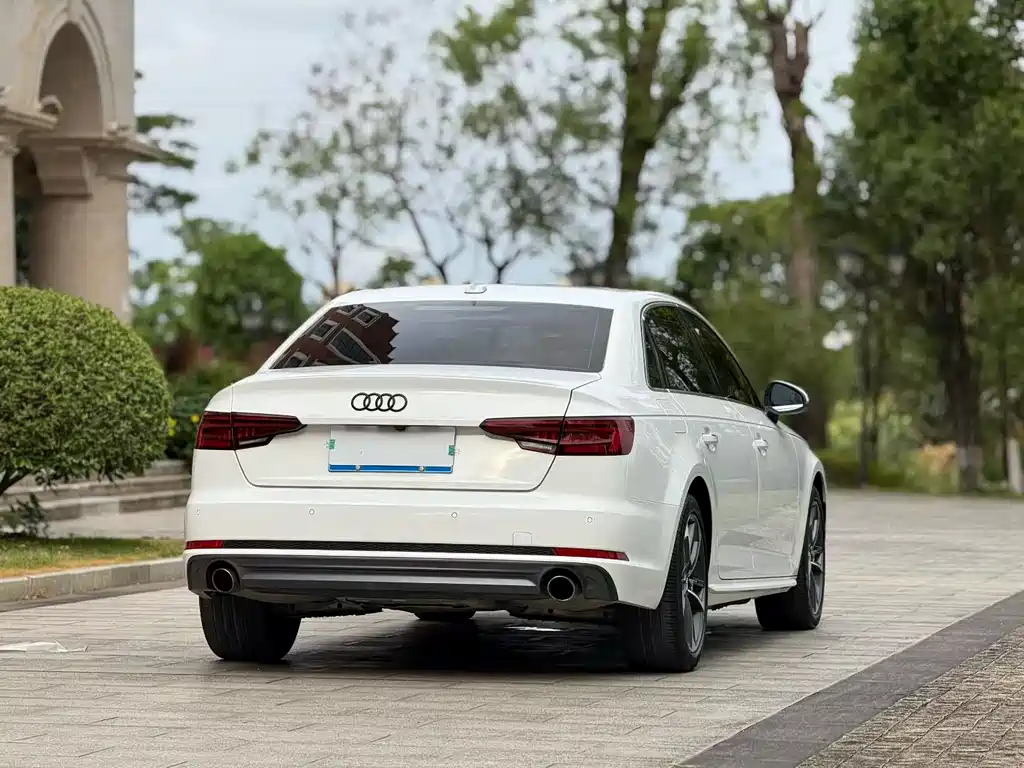 Audi A4L 2017 — фото 9