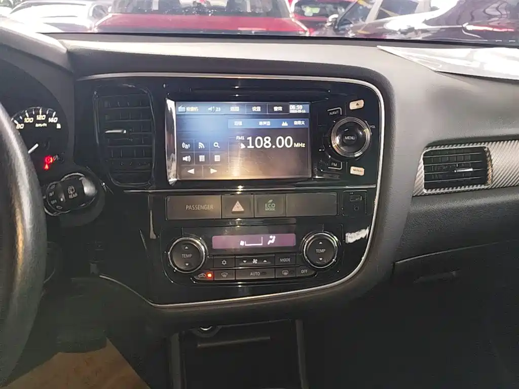 Mitsubishi Outlander 2015 — фото 13