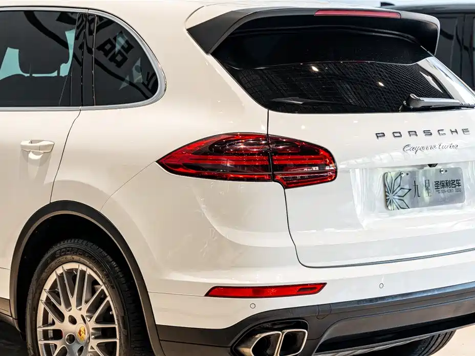 Porsche Cayenne 2016 — фото 19