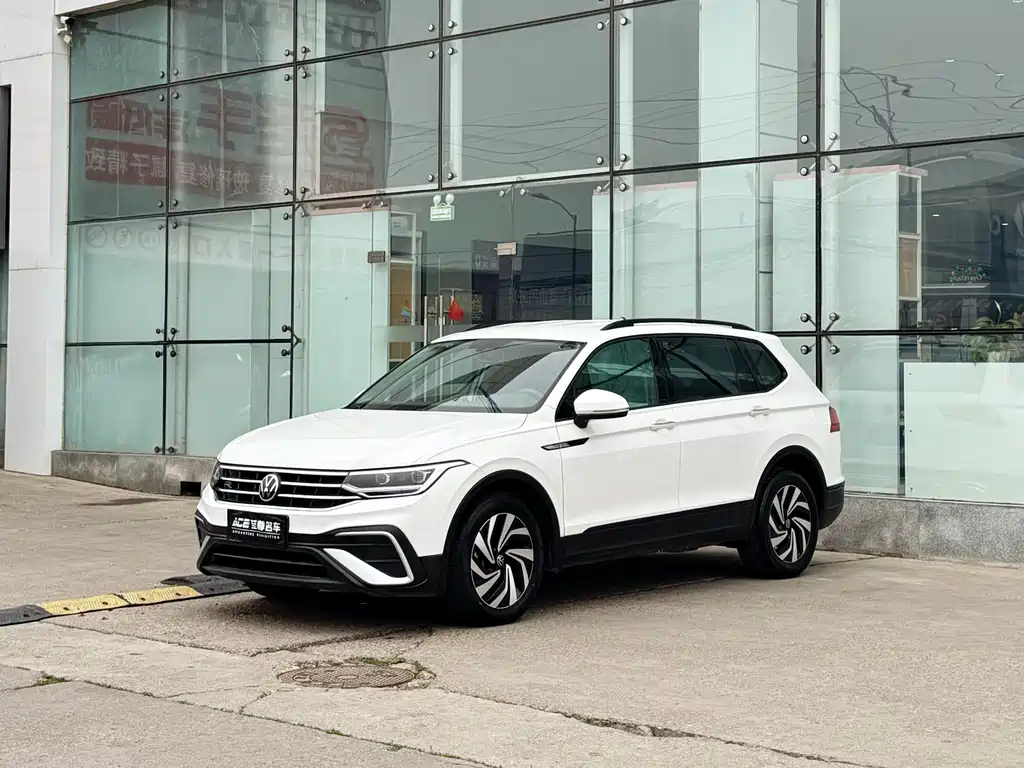 Volkswagen Tiguan L 2022 — фото 1