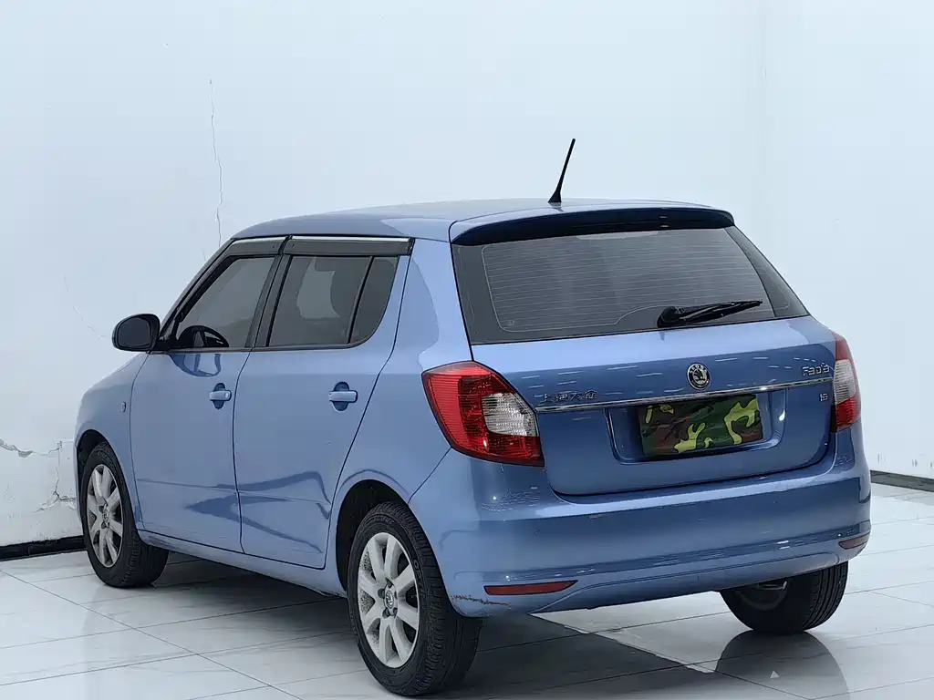 Skoda Fabia 2013 — фото 12