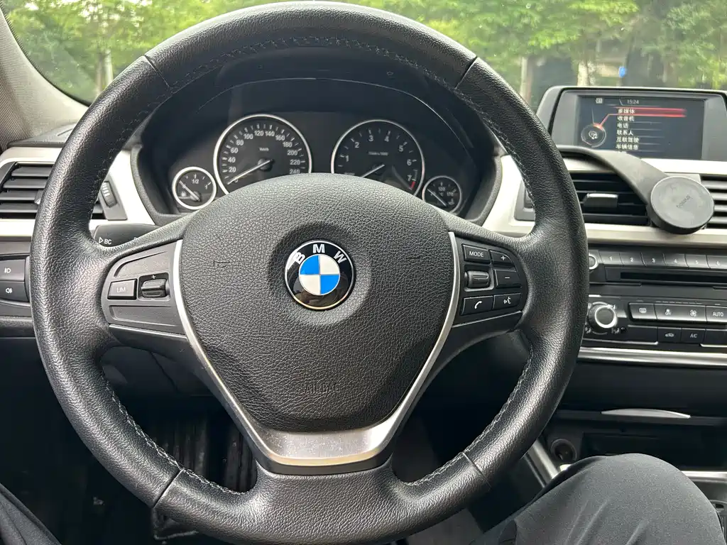 BMW 3 Series 2015 — фото 17