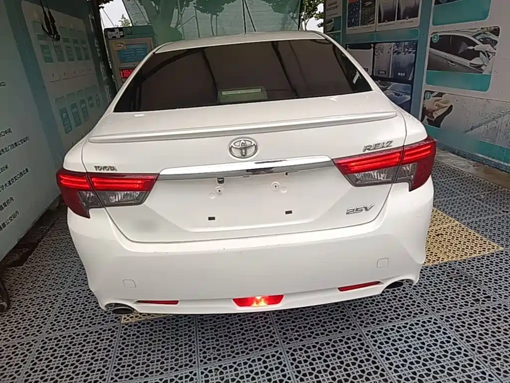 Toyota Reiz 2015