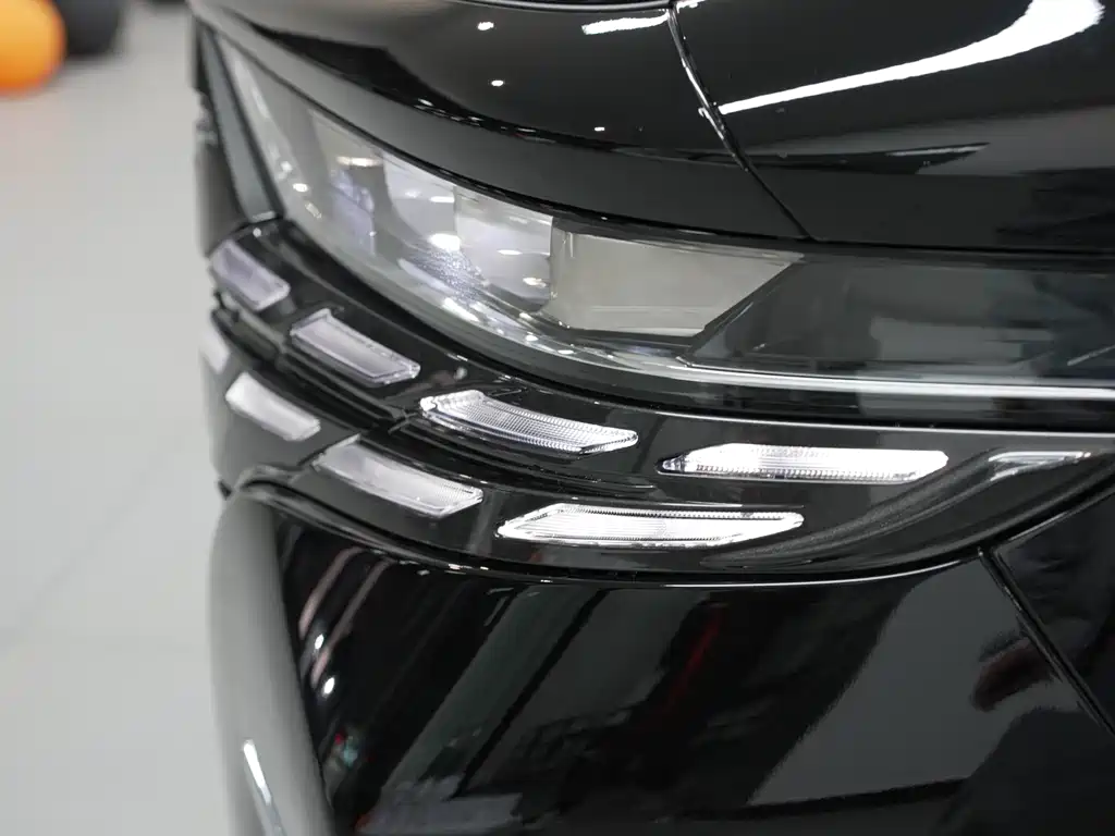 Toyota Alphard — фото 5