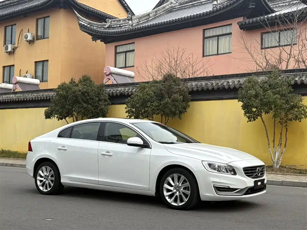 Volvo S60 2017 — фото 15