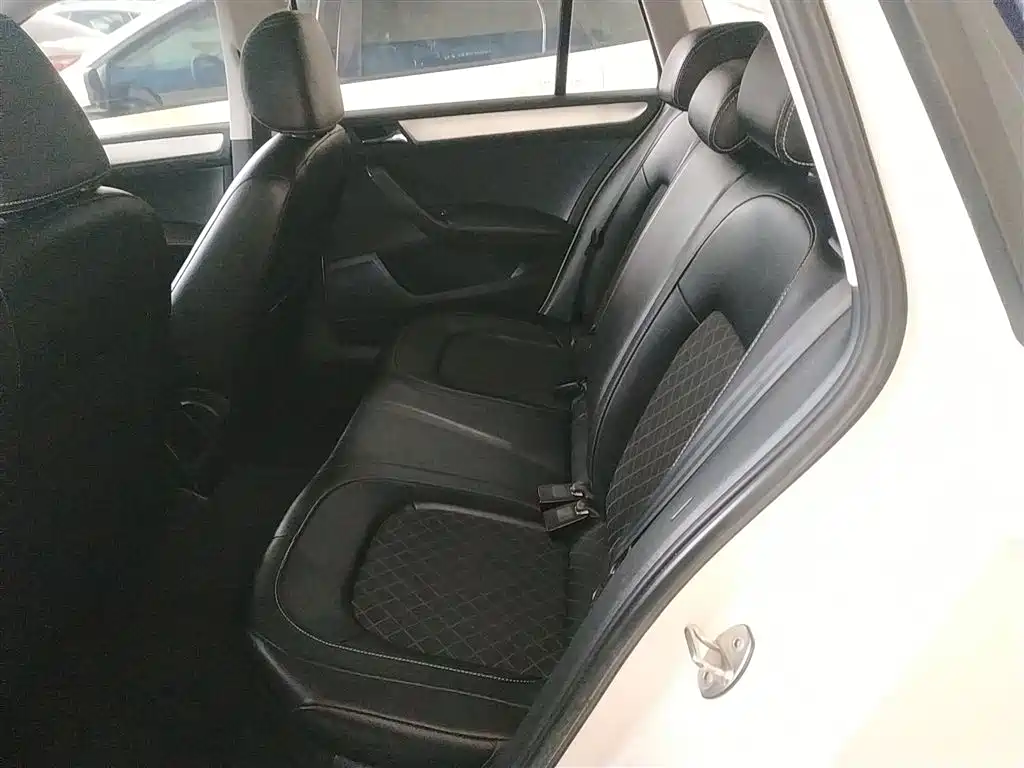 Skoda Rapid Spaceback 2019 — фото 13