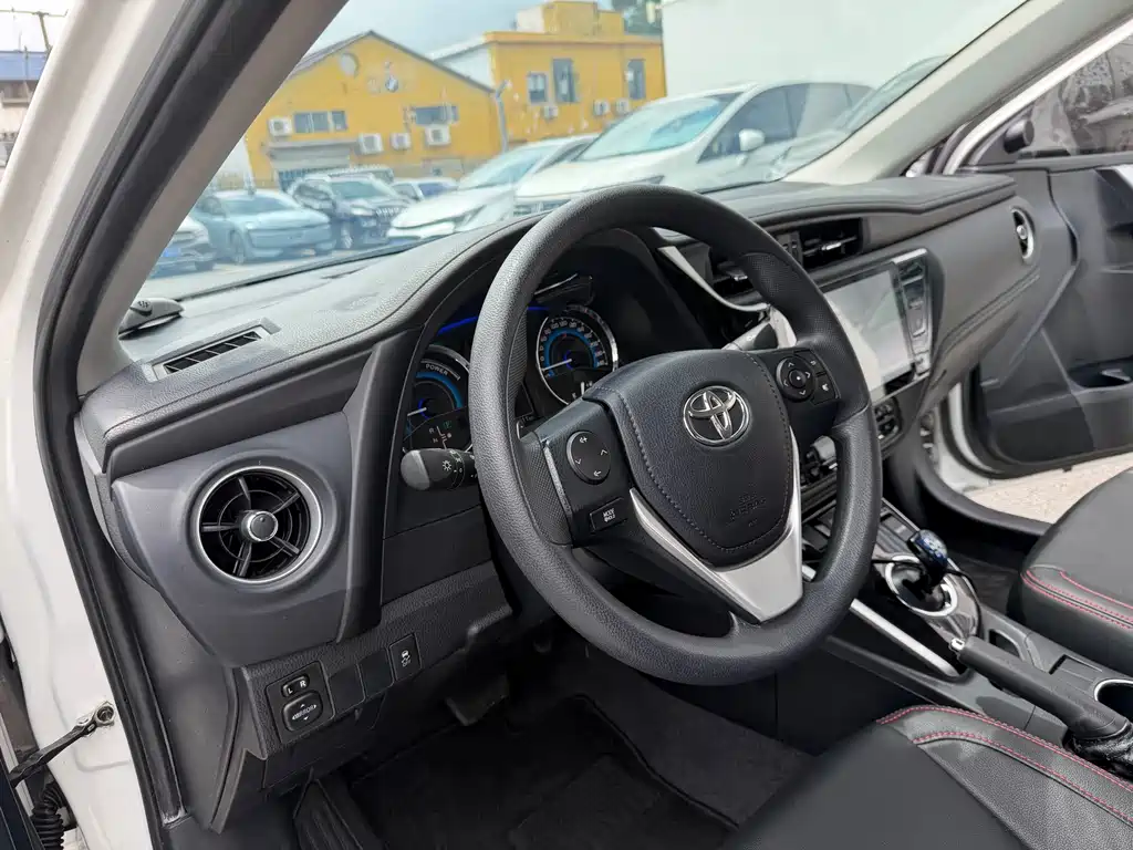 Toyota Corolla 2018 — фото 9