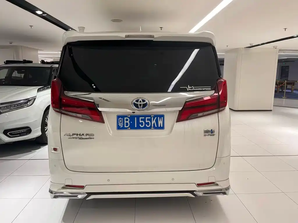 Toyota Alphard 2023 — фото 5