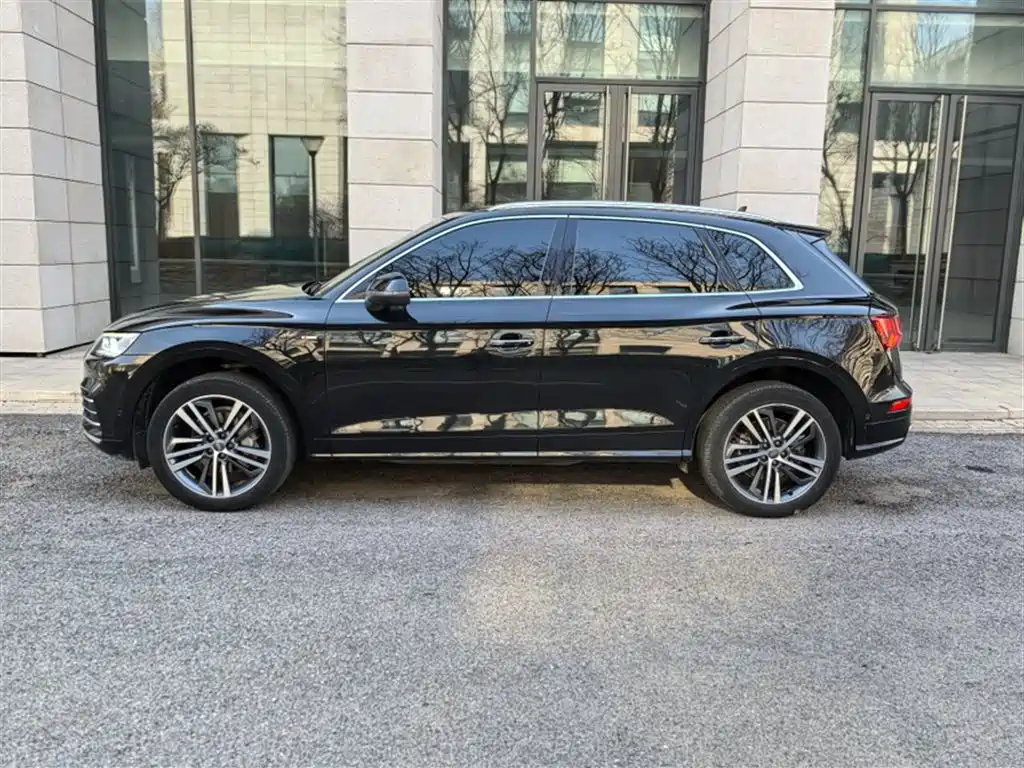 Audi Q5L 2021 — фото 14