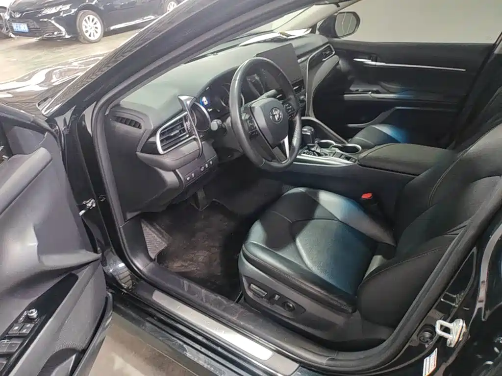 Toyota Camry 2022 — фото 11