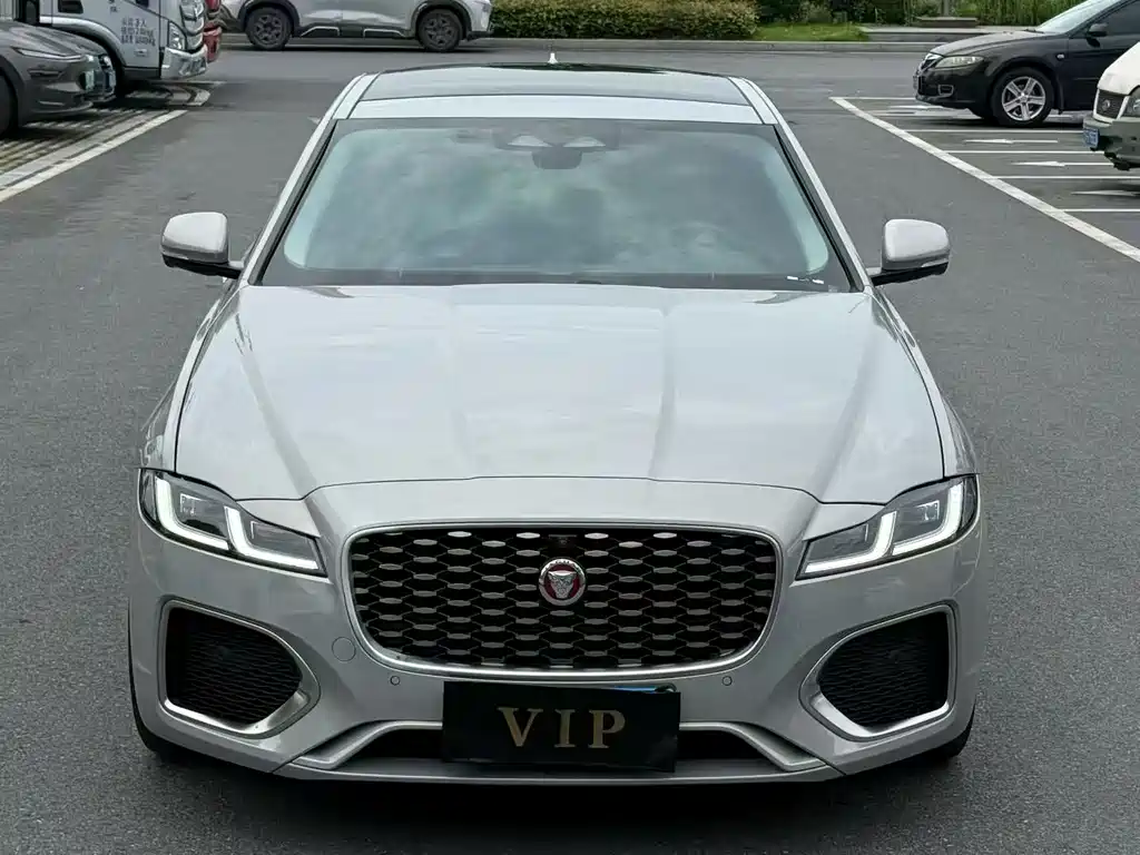 Jaguar XFL 2025 — фото 2