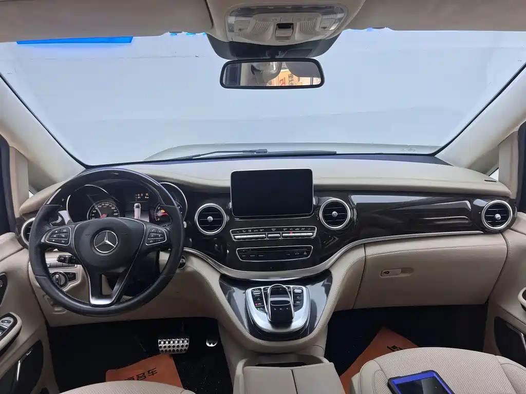 Mercedes-Benz V-Class 2020 — фото 12