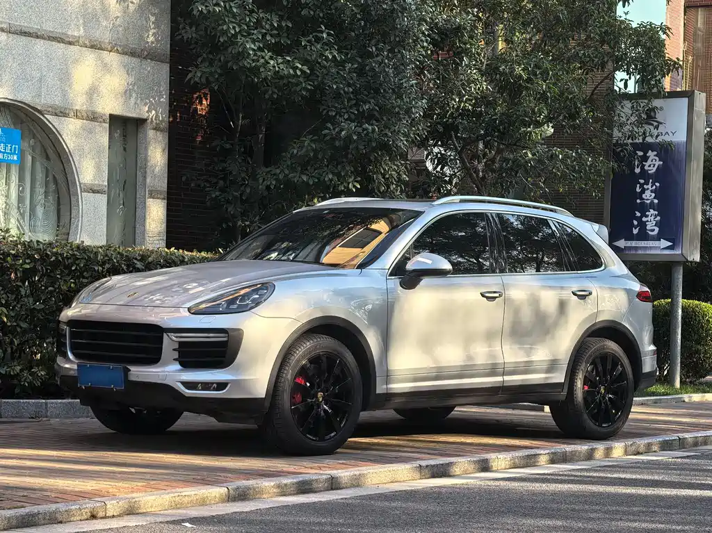 Porsche Cayenne 2015 — фото 1