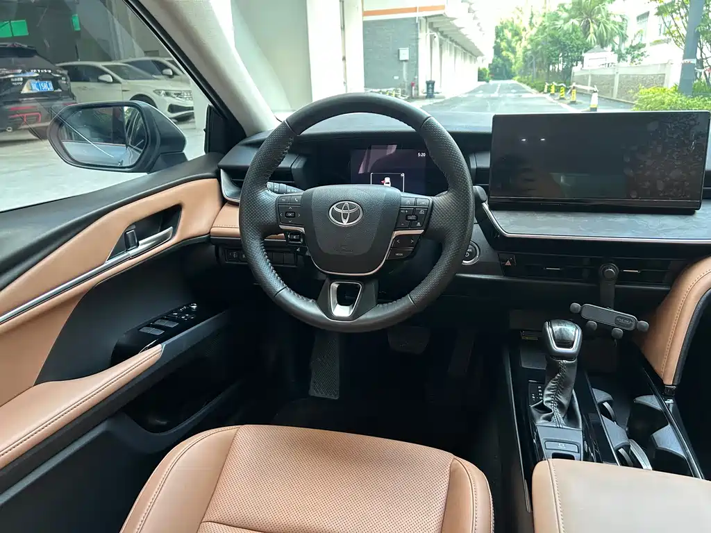 Toyota Camry 2024 — фото 16