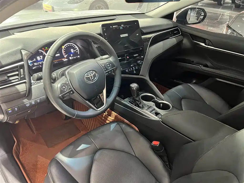 Toyota Camry 2022 — фото 11